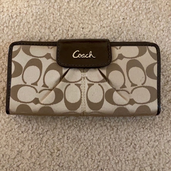 Beautiful coach wallet - Picture 1 of 3